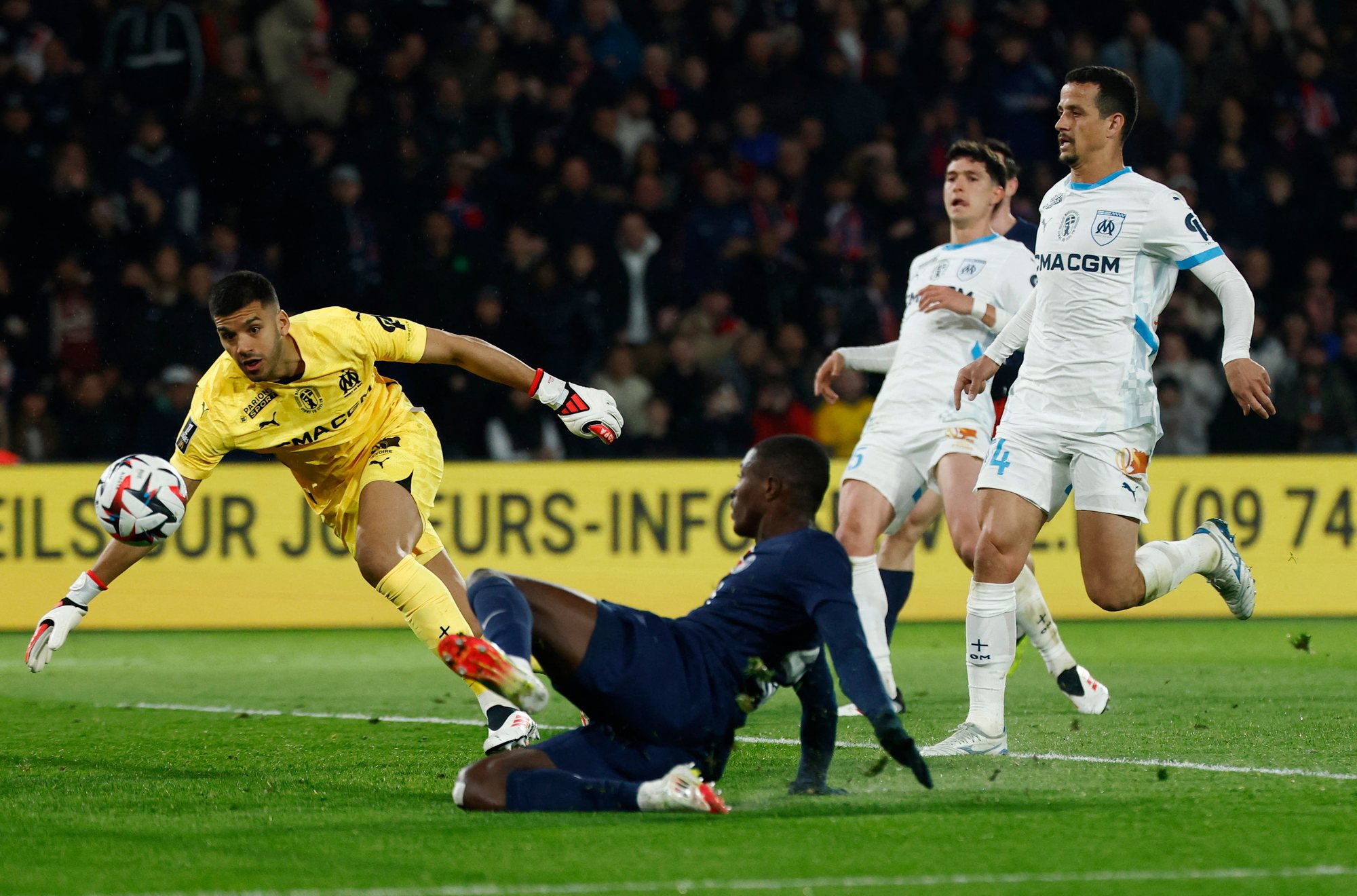 Action devant le gardien de l'OM lors de PSG – OM au Parc des Princes